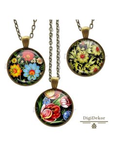 Színes virágmintás nyakláncok